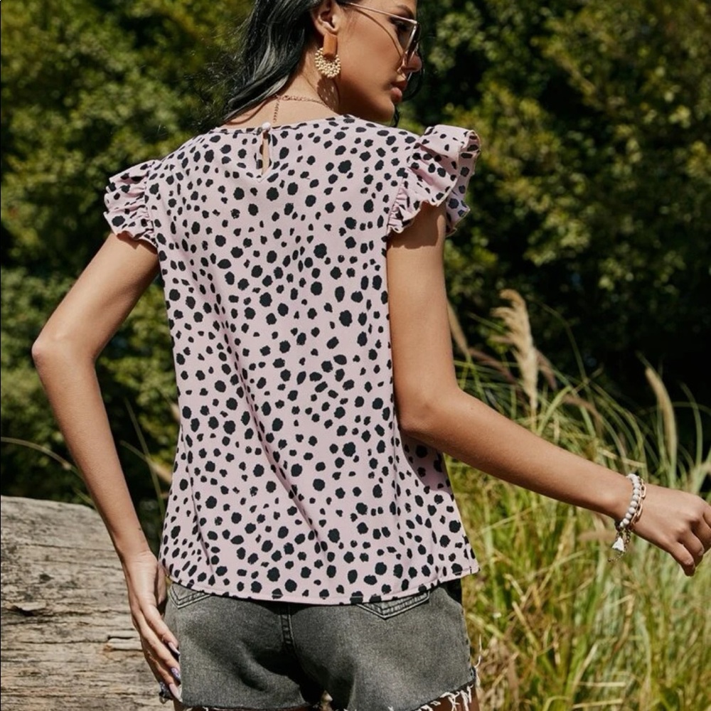 gathered sleeve shirt